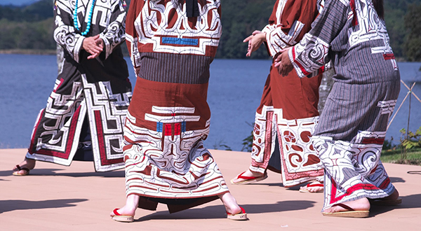 アイヌ舞踊の様子