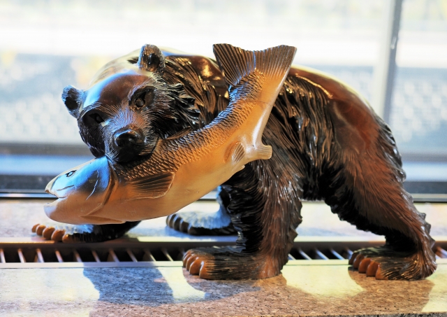 木彫りのくまの画像